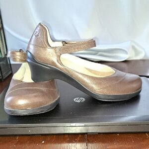 Aravon Women's Brown Mary Jane Shoes size 8.5 B
